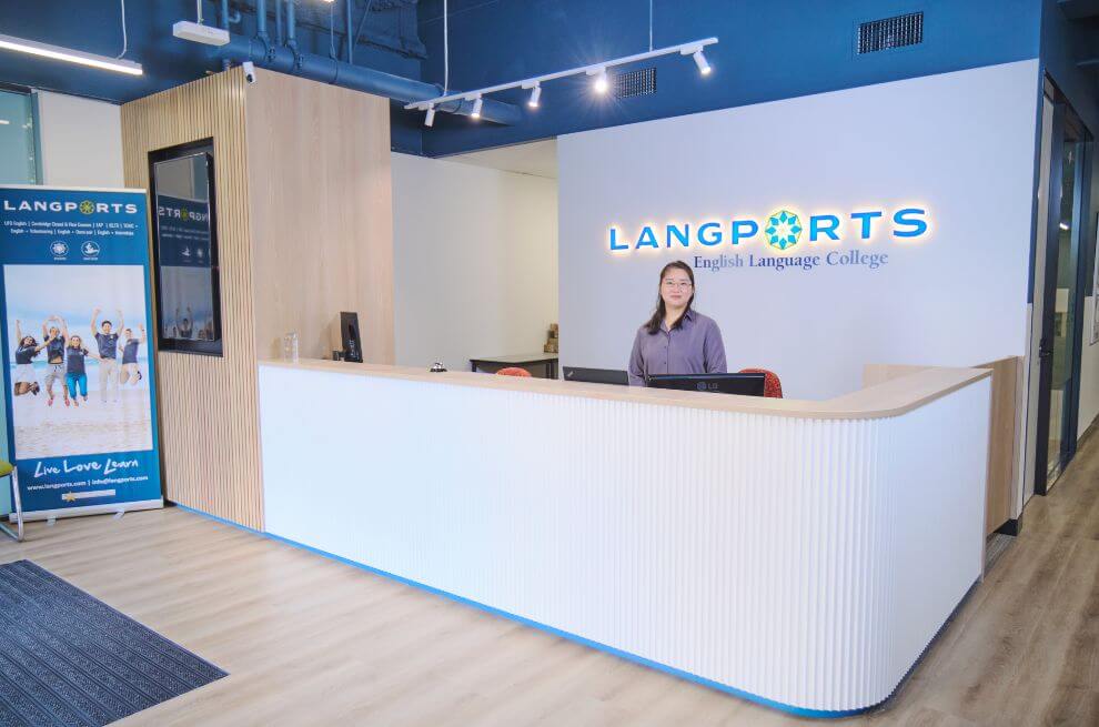 澳洲 Langports 布里斯本校區 (Brisbane) 現代化明亮的接待大廳：為國際學生提供最友善的在地遊學服務與協助。