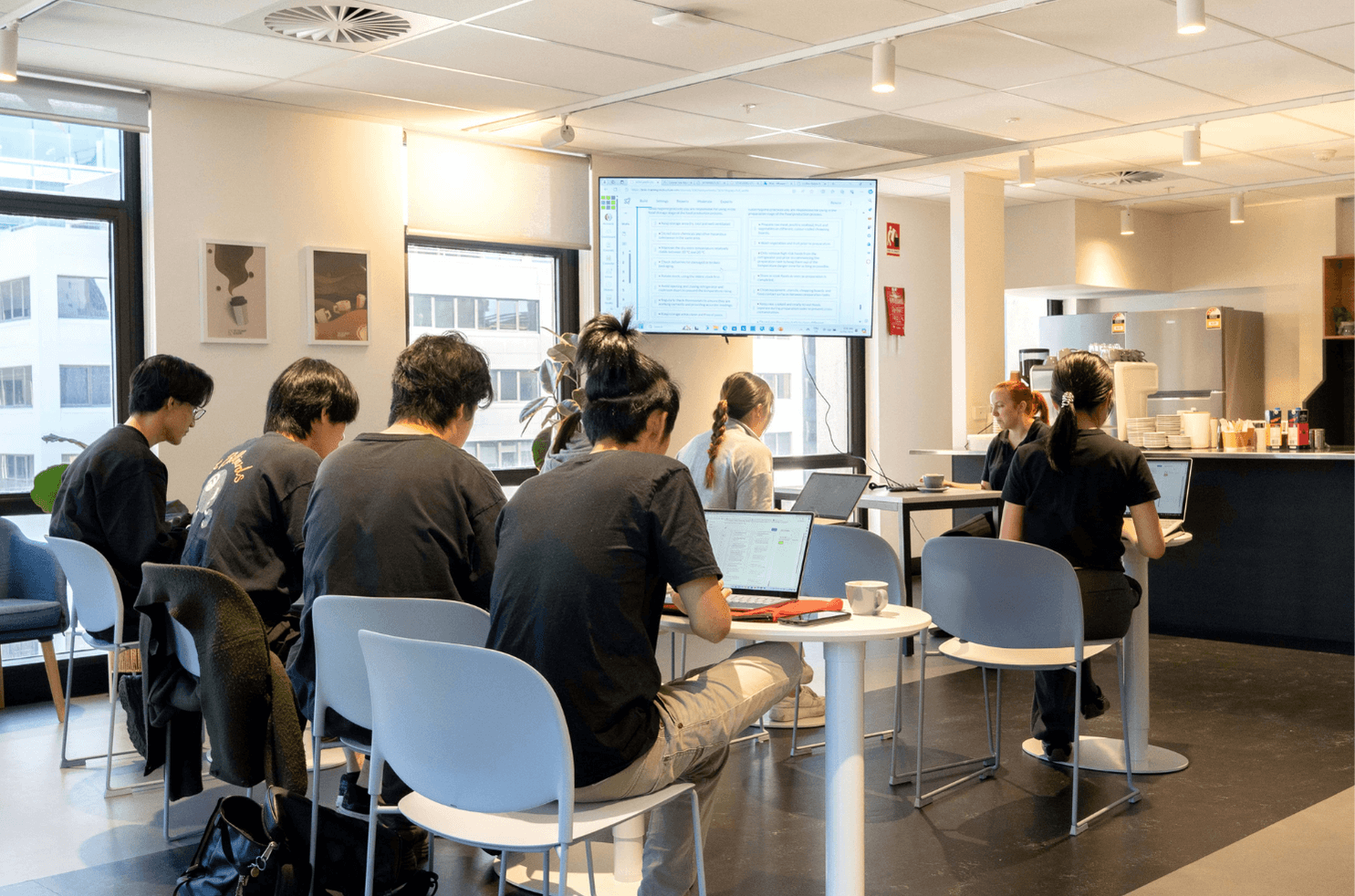 澳洲 Lexis 雷克斯語言學校超夯打工度假選修：專業咖啡師訓練課程 (Barista Course)，幫助學生在全英文環境中實機操作，快速培養實力並銜接澳洲當地餐飲工作。