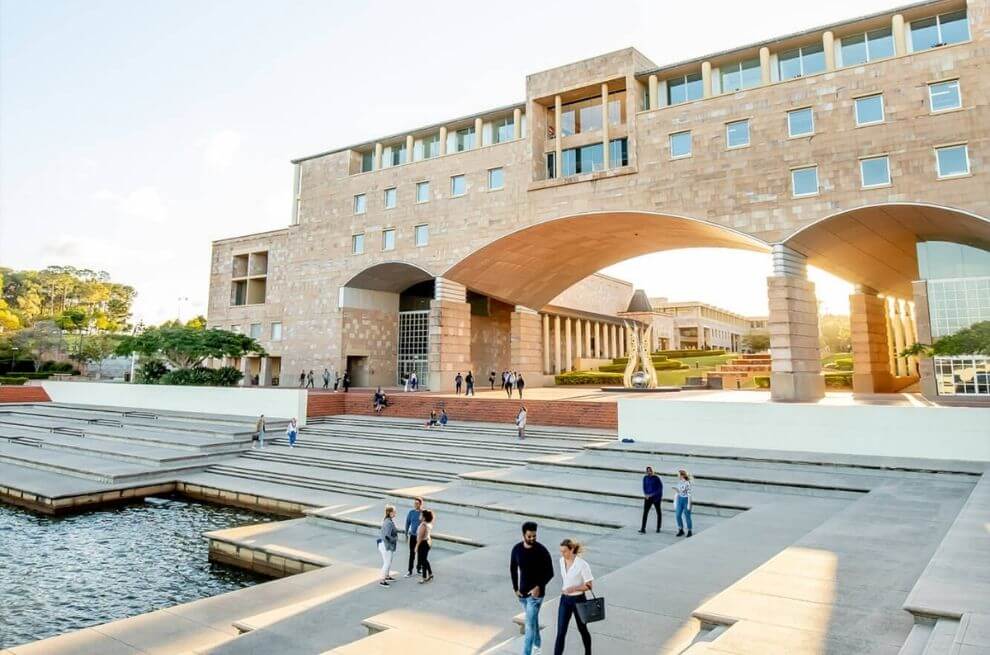 邦德大學